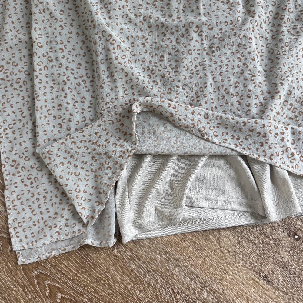 ENTRO TOP WITH VELVET CHEETA PRINT DETAIL - Picture 3 of 4